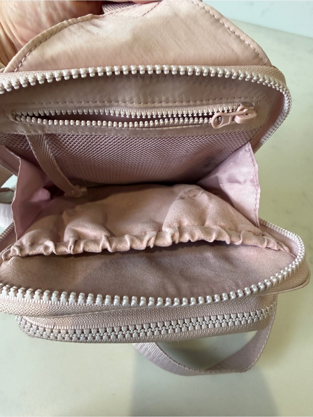 BEIS, Blush Crossbody Sport Sling - Picture 3 of 7
